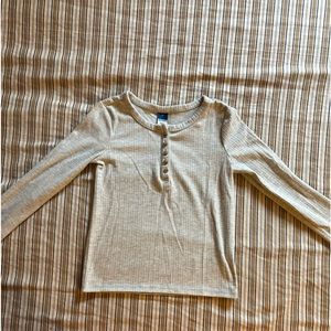 Old navy long sleeve shirt. Size 5T
